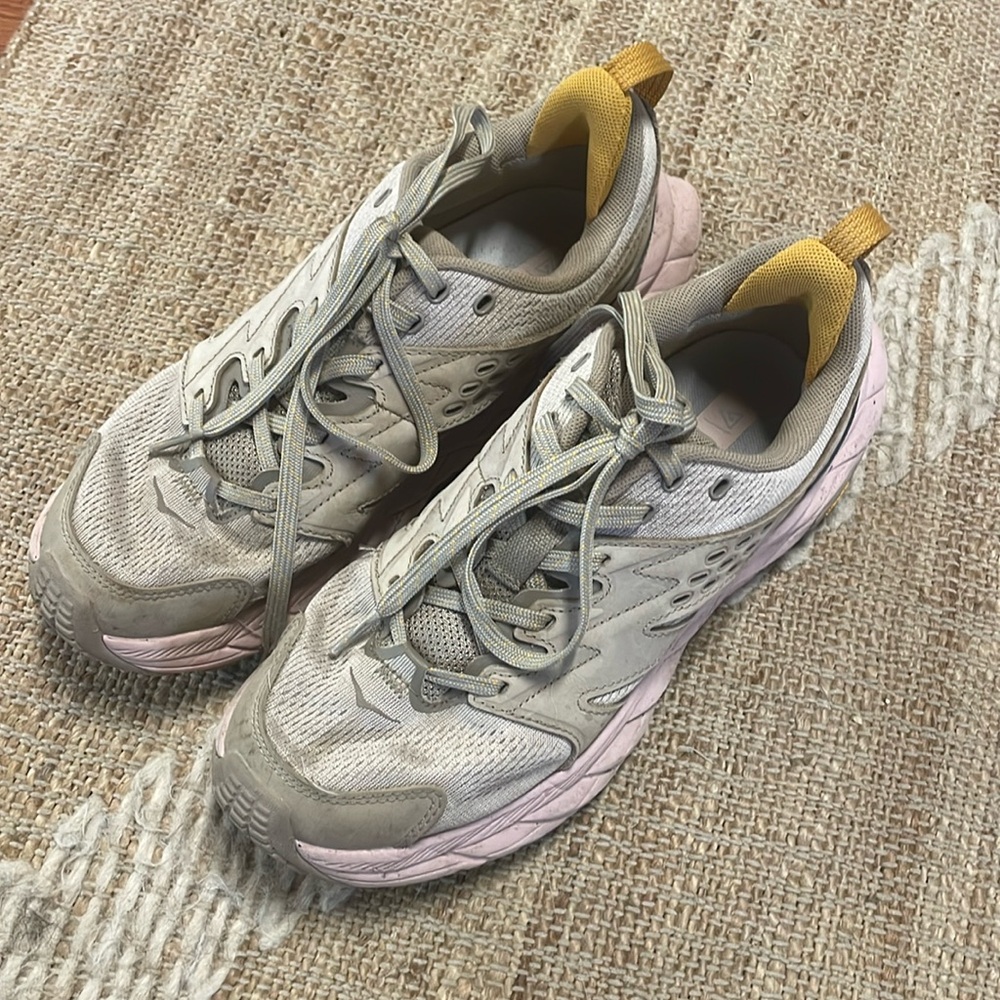Gently used HOKA anacapa breeze women’s size 8